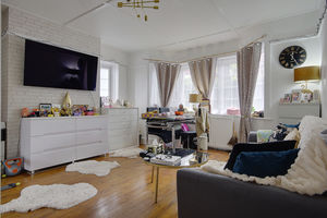 Lounge/Diner- click for photo gallery